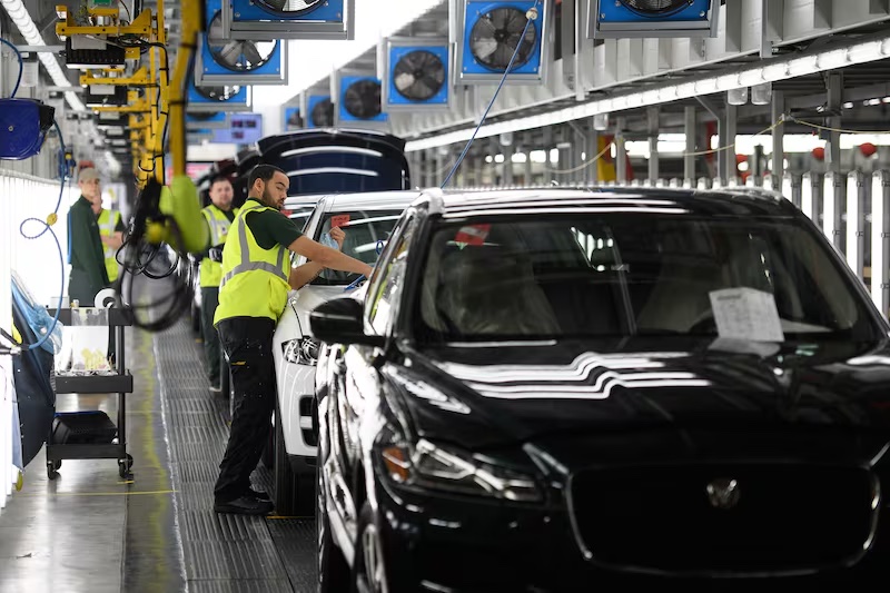 Jaguar Land Rover Cắt Giảm Mục Tiêu Lợi Nhuận FY26 Do Tăng Đầu Tư Vào Xe Điện